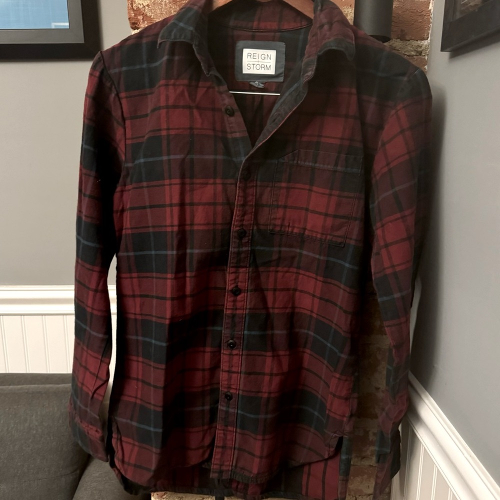 Reign Storm Red Plaid Button Down Men’s Shirt Size Small